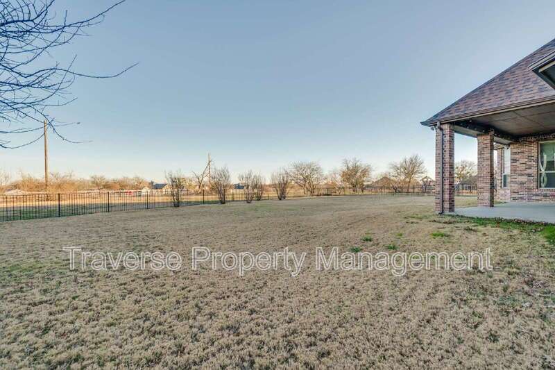 Luxury 3-bedroom, 3-bathroom home in Southwest Fort Worth! property image