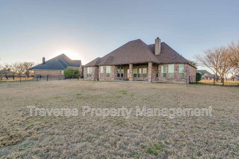 Luxury 3-bedroom, 3-bathroom home in Southwest Fort Worth! property image