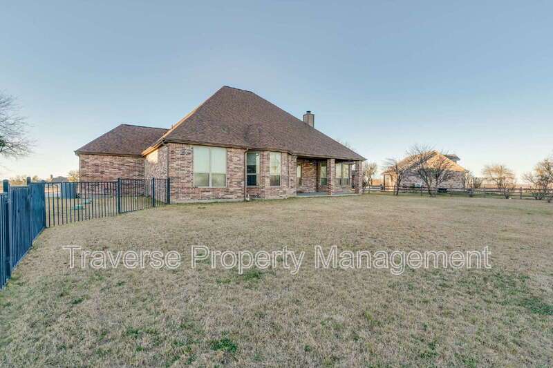 Luxury 3-bedroom, 3-bathroom home in Southwest Fort Worth! property image
