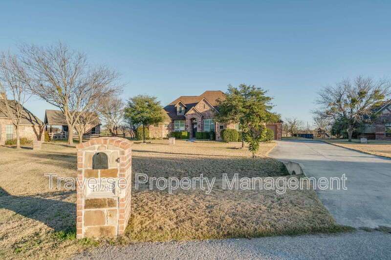 Luxury 3-bedroom, 3-bathroom home in Southwest Fort Worth! property image