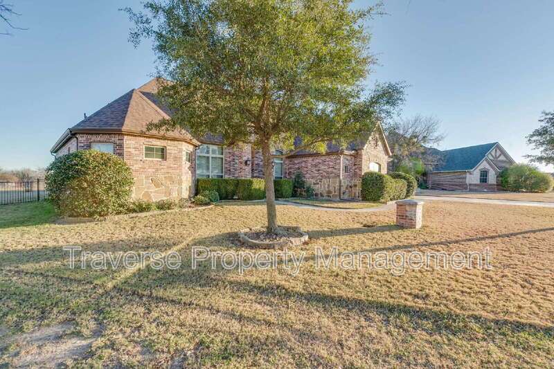 Luxury 3-bedroom, 3-bathroom home in Southwest Fort Worth! property image