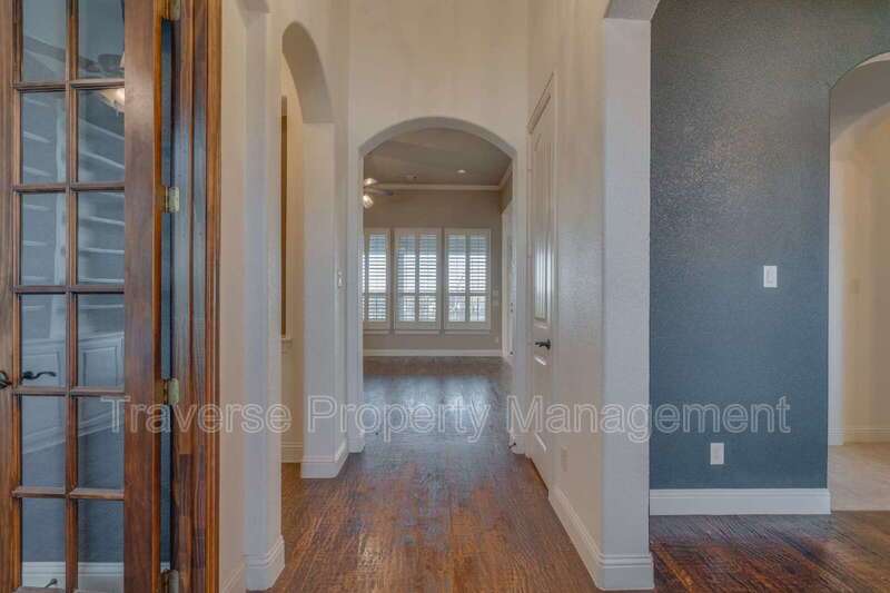 Luxury 3-bedroom, 3-bathroom home in Southwest Fort Worth! property image