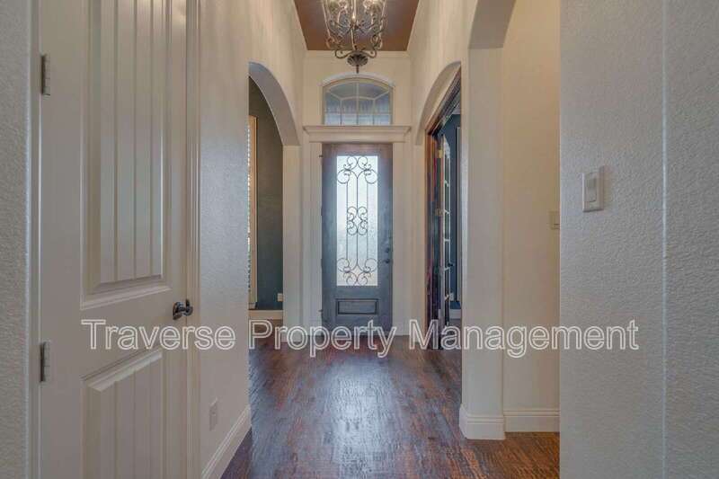 Luxury 3-bedroom, 3-bathroom home in Southwest Fort Worth! property image