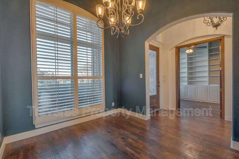 Luxury 3-bedroom, 3-bathroom home in Southwest Fort Worth! property image