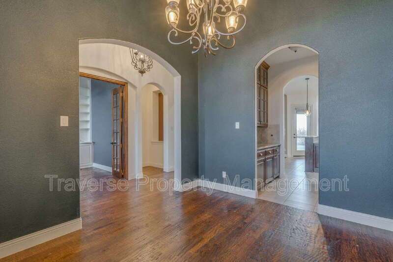 Luxury 3-bedroom, 3-bathroom home in Southwest Fort Worth! property image
