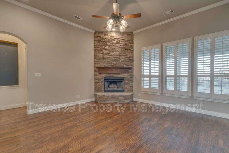 Luxury 3-bedroom, 3-bathroom home in Southwest Fort Worth! property image