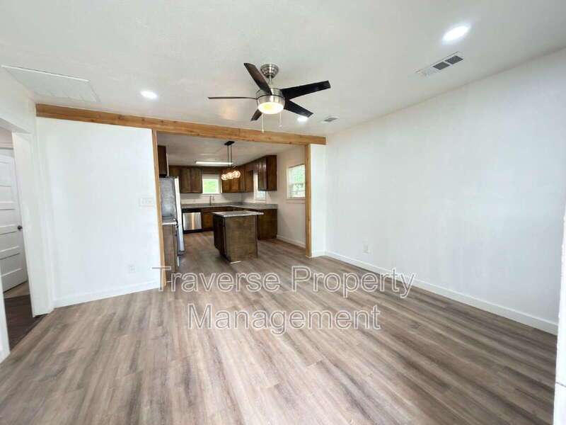 Remodeled and updated 2-bedroom, 1-bathroom single-family home in Fort Worth! property image