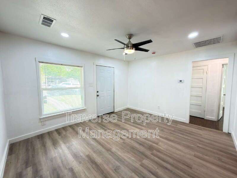 Remodeled and updated 2-bedroom, 1-bathroom single-family home in Fort Worth! property image