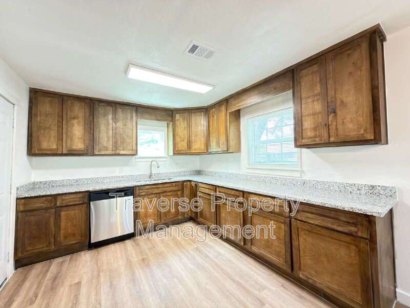 Remodeled and updated 2-bedroom, 1-bathroom single-family home in Fort Worth! property image