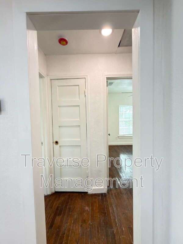 Remodeled and updated 2-bedroom, 1-bathroom single-family home in Fort Worth! property image