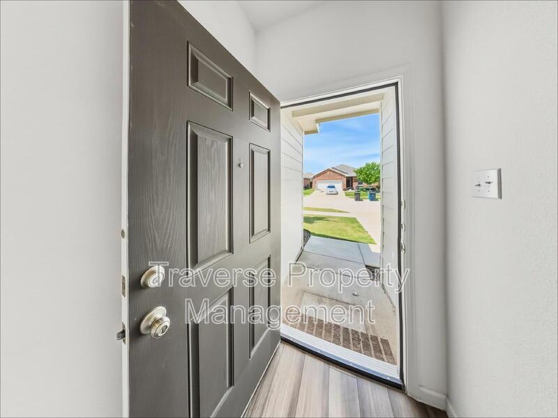 Immaculate and open-concept 3-bedroom, 2-bathroom home in Haslet! property image