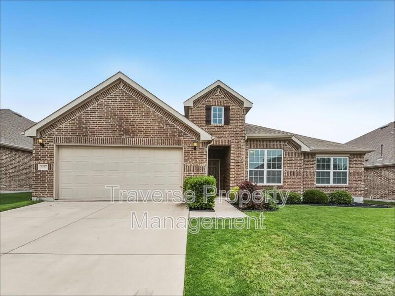 Stunning and spacious 4-bedroom, 3-bathroom home, with an office, in North Fort Worth! property image