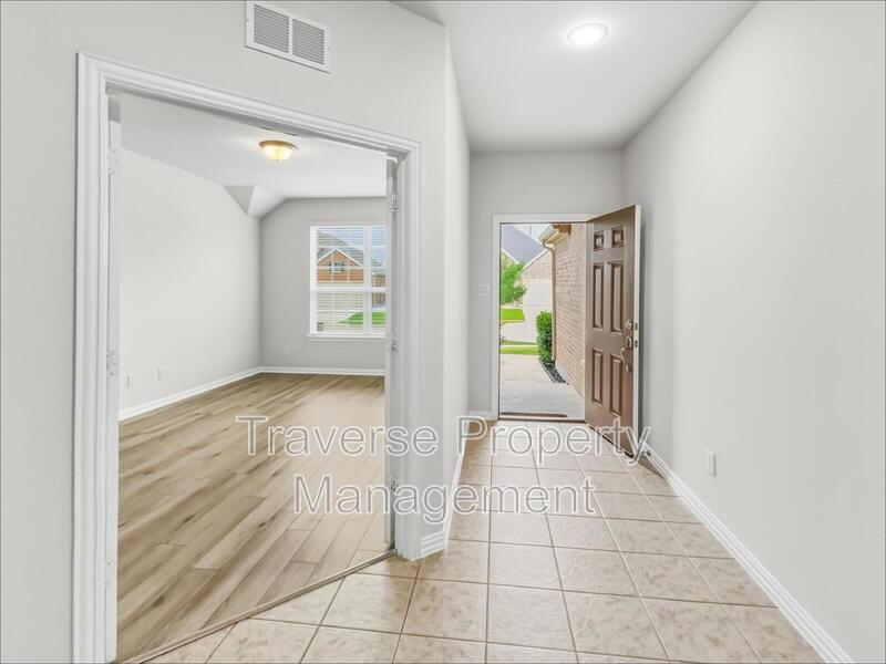 Stunning and spacious 4-bedroom, 3-bathroom home, with an office, in North Fort Worth! property image