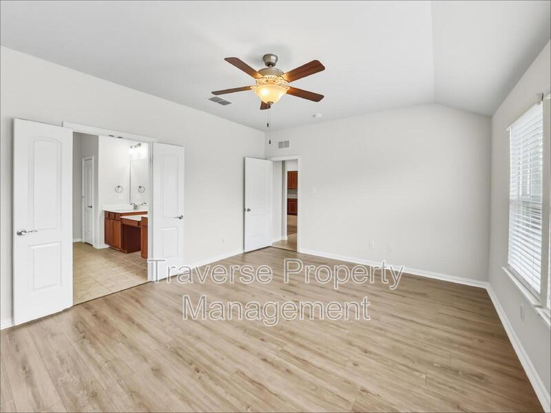 Stunning and spacious 4-bedroom, 3-bathroom home, with an office, in North Fort Worth! property image
