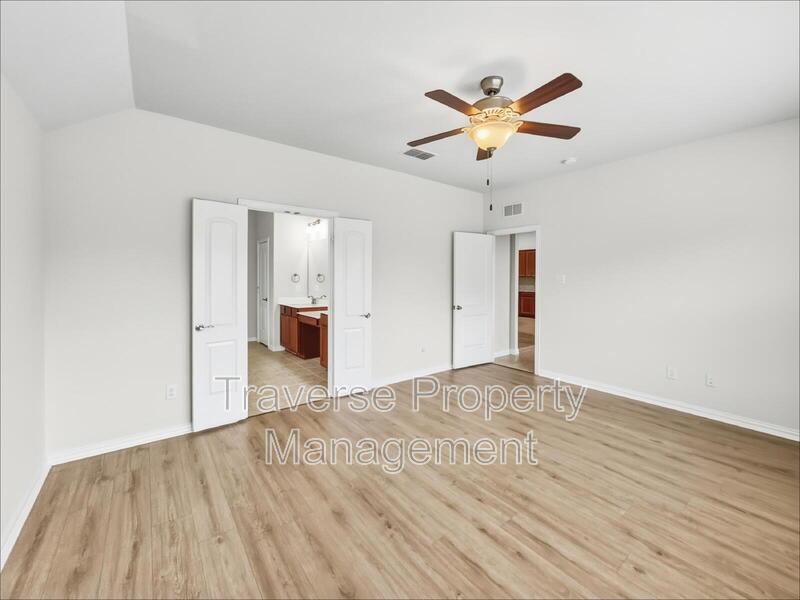 Stunning and spacious 4-bedroom, 3-bathroom home, with an office, in North Fort Worth! property image
