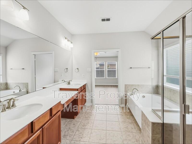 Stunning and spacious 4-bedroom, 3-bathroom home, with an office, in North Fort Worth! property image