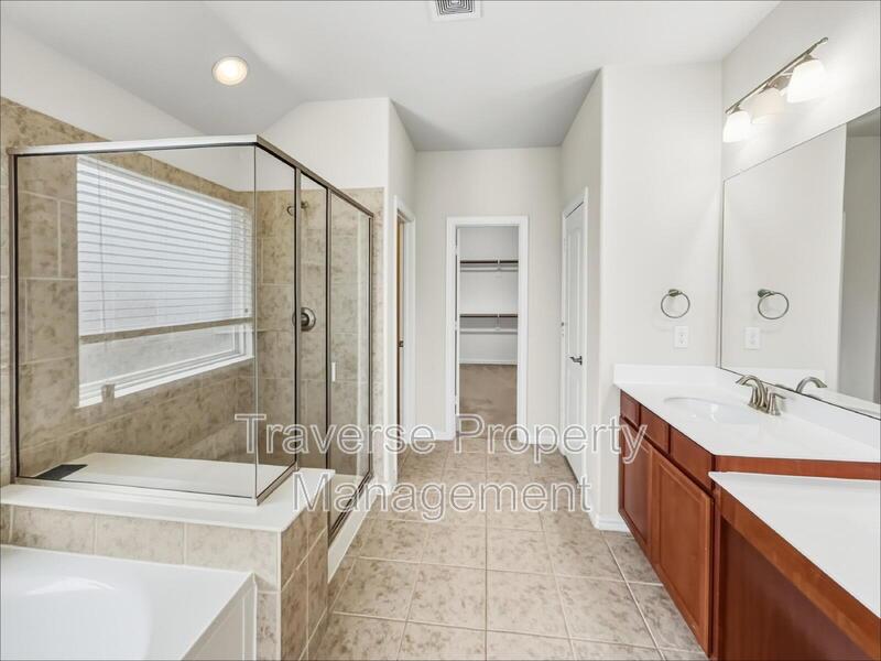 Stunning and spacious 4-bedroom, 3-bathroom home, with an office, in North Fort Worth! property image