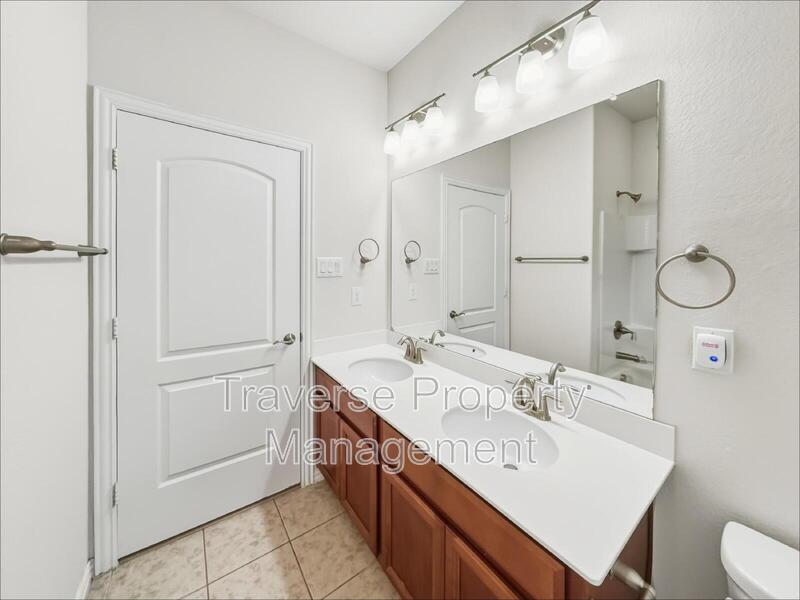 Stunning and spacious 4-bedroom, 3-bathroom home, with an office, in North Fort Worth! property image