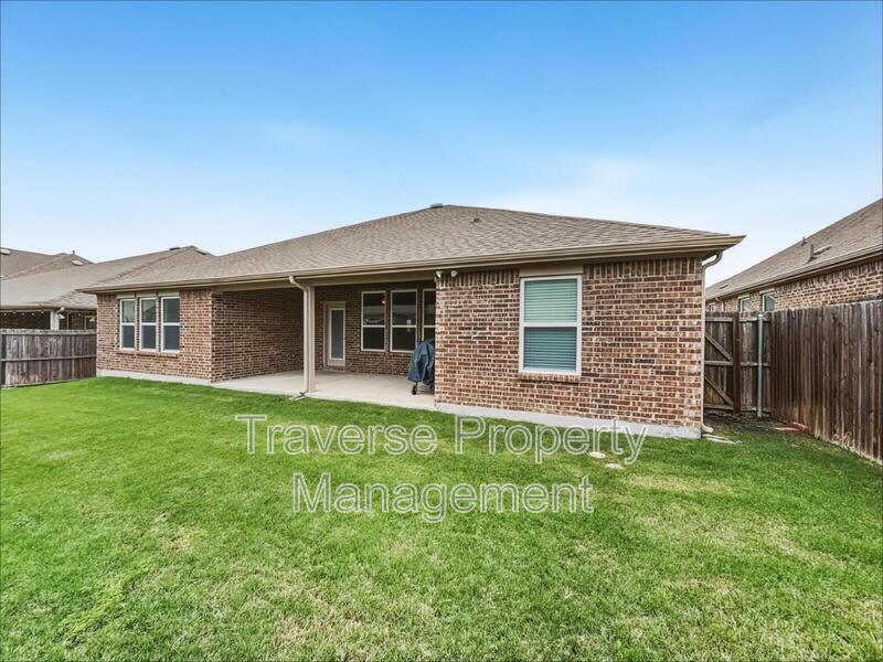 Stunning and spacious 4-bedroom, 3-bathroom home, with an office, in North Fort Worth! property image